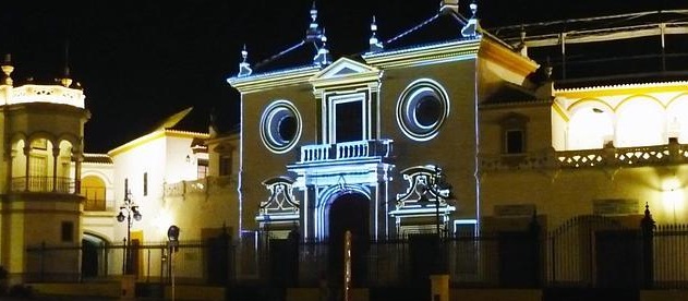 Imagen de la proyección de la Puerta del Príncipe que se podrá ver esta noche de miércoles y mañana jueves. (FOTO: ABC de Sevilla)